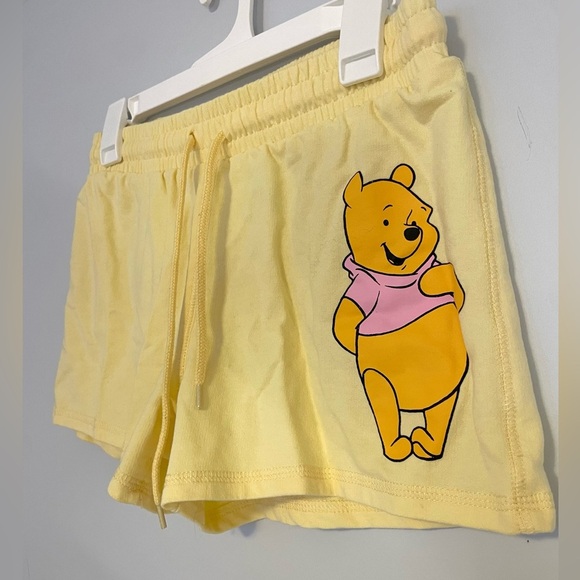 Disney Junior’s Buttercup Yellow Winnie The Pooh Shorts with Pink Shirt Graphic - Picture 4 of 8